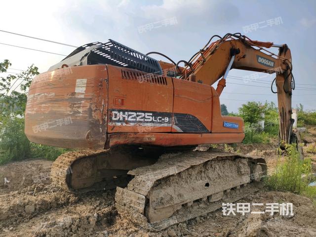 整機(jī)右后45°(整機(jī)外觀) 整機(jī)右后45°(整機(jī)外觀)