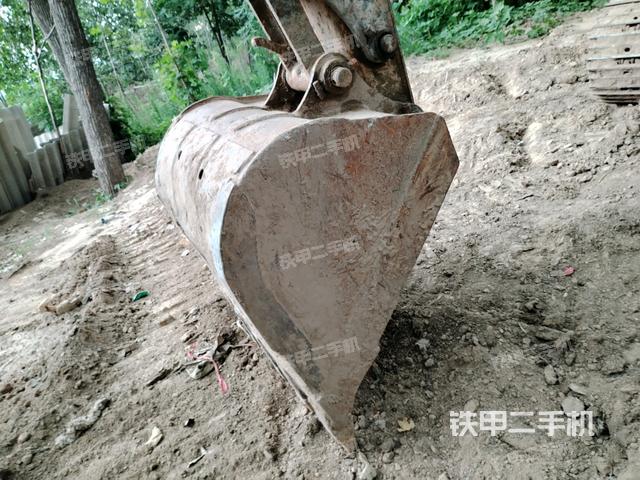 铲斗45度(工作和回转装置) 铲斗45度(工作和回转装置)