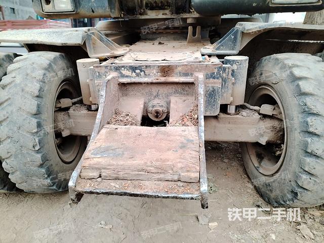 轉(zhuǎn)盤和下車架正前(工作和回轉(zhuǎn)裝置) 轉(zhuǎn)盤和下車架正前(工作和回轉(zhuǎn)裝置)