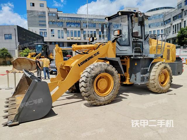 龍工LG833N裝載機(jī)