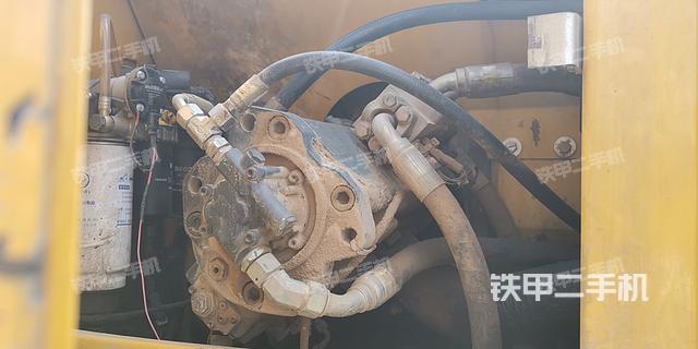 液压泵舱室正面整体(整机外观) 液压泵舱室正面整体(整机外观)