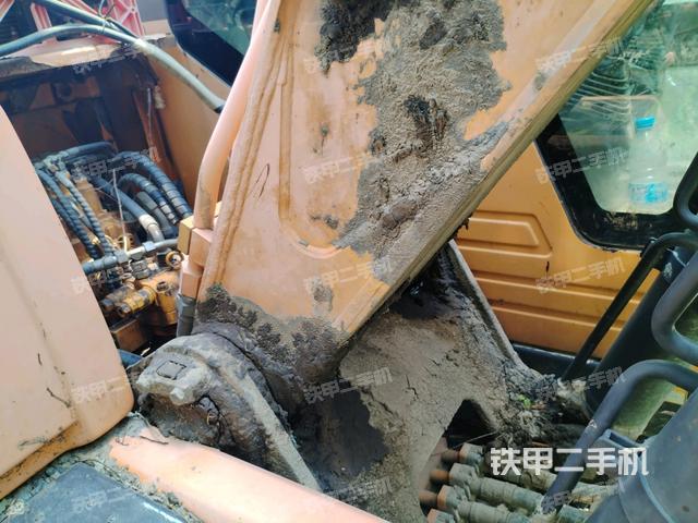 大臂根部 斜视(工作和回转装置) 大臂根部 斜视(工作和回转装置)