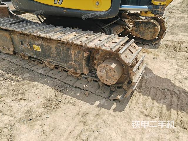 单侧履带整体(整机外观) 单侧履带整体(整机外观)