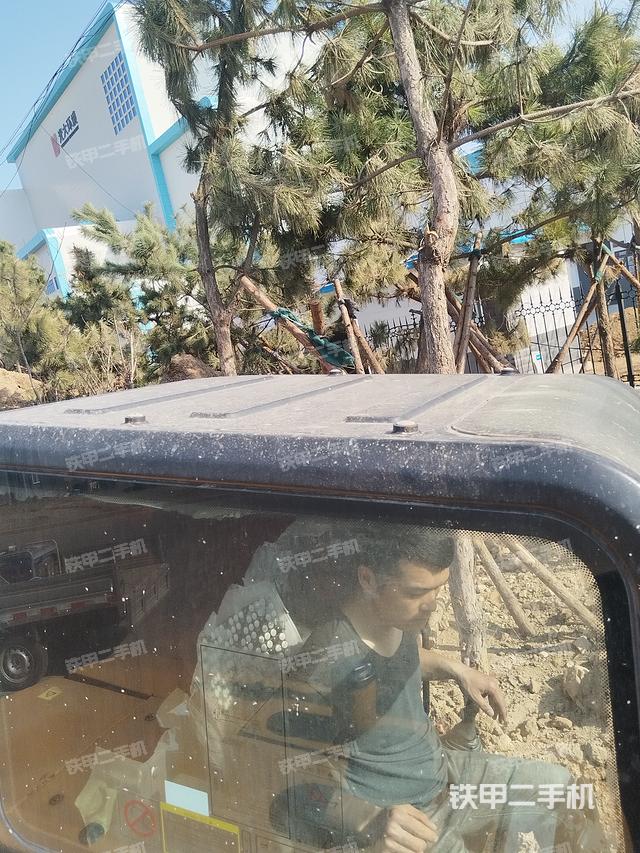 驾驶室顶部（整机外观）