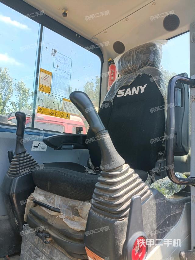 駕駛室整體（整機(jī)外觀）