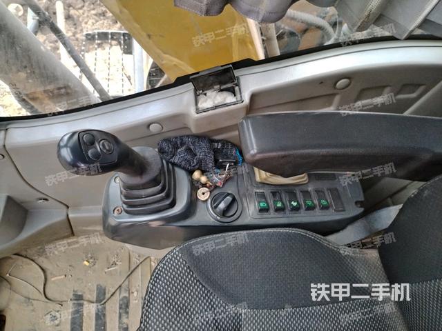 座椅右側(cè)控制臺/鑰匙門/油門/含右手柄（駕駛室部分）