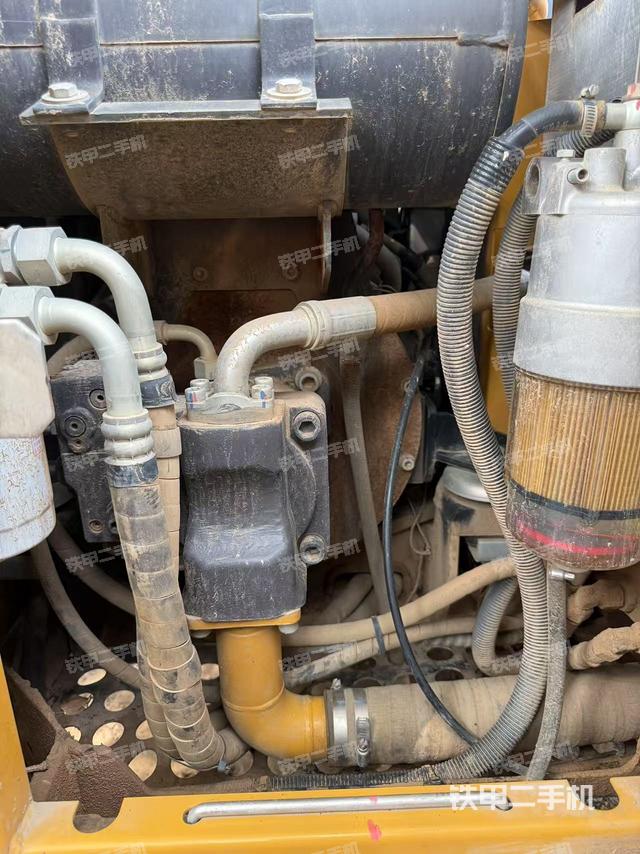 液壓泵艙室正面整體（整機(jī)外觀）