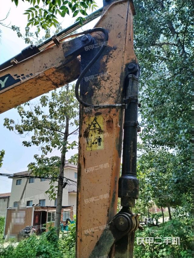 小臂整体左后(工作和回转装置) 小臂整体左后(工作和回转装置)