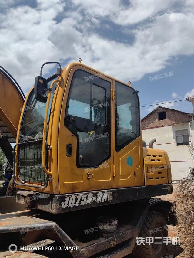 驾驶室整体(整机外观) 驾驶室整体(整机外观)