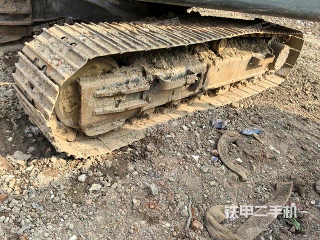 单侧履带整体(整机外观) 单侧履带整体(整机外观)