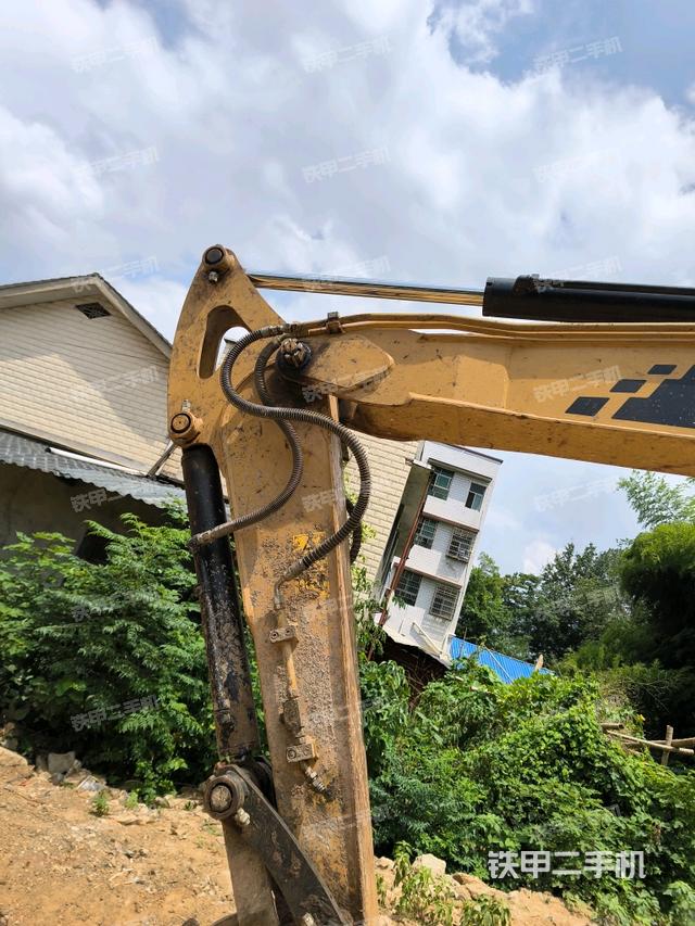 转盘和下车架正前(工作和回转装置) 转盘和下车架正前(工作和回转装置)