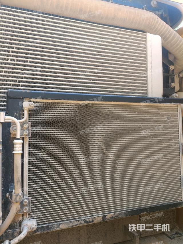 散熱器正面(大件艙室) 散熱器正面(大件艙室)