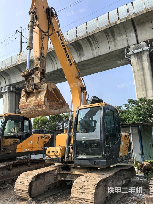 現(xiàn)代R150LVS挖掘機