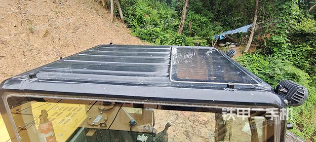 驾驶室顶部（整机外观）