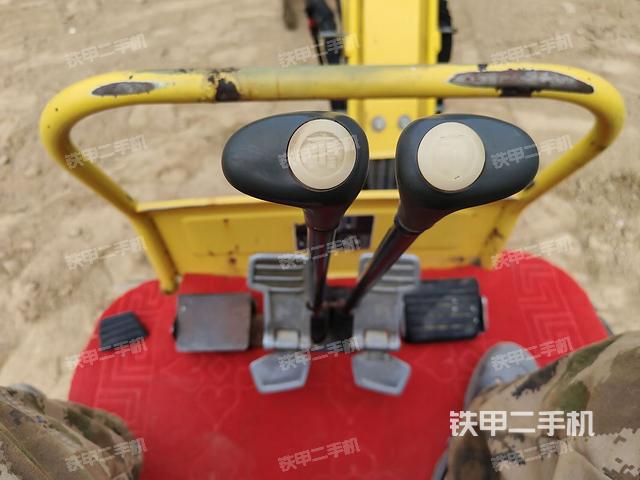 回轉馬達和主控閥（整機外觀）