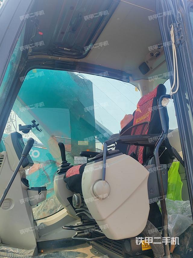 驾驶室整体（整机外观）