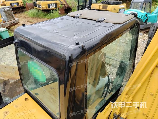 駕駛室頂部（整機外觀）