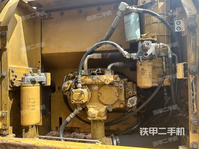 液壓泵艙室正面整體(整機(jī)外觀) 液壓泵艙室正面整體(整機(jī)外觀)
