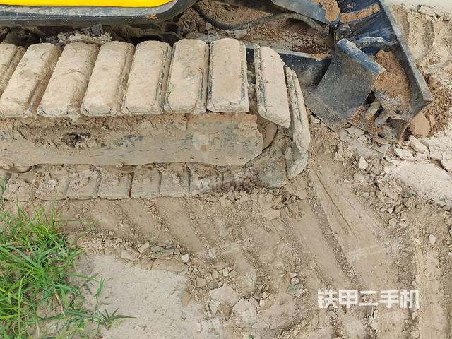 单侧履带整体(整机外观) 单侧履带整体(整机外观)