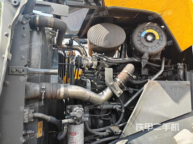 發(fā)動(dòng)機(jī)右側(cè)（整機(jī)外觀及大件）