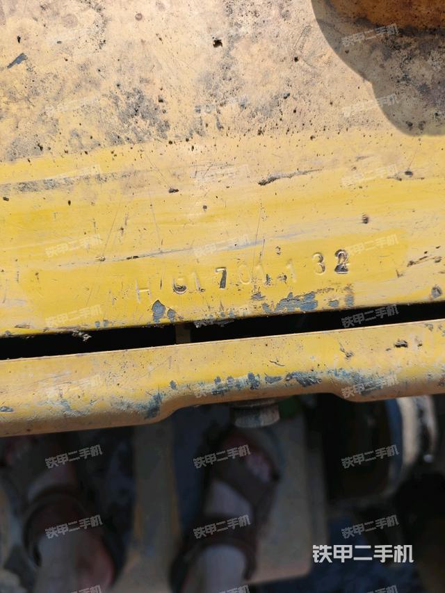 轉盤和下車架正前(工作和回轉裝置) 轉盤和下車架正前(工作和回轉裝置)