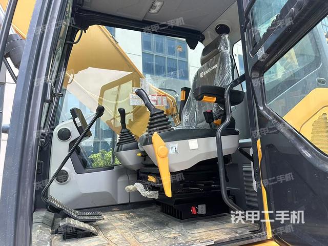 駕駛室整體(整機外觀) 駕駛室整體(整機外觀)