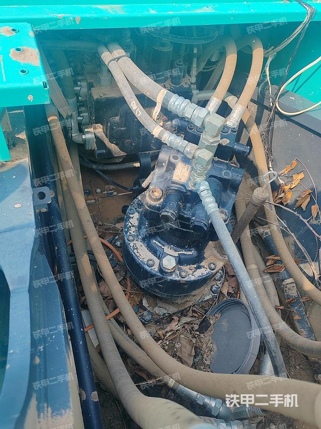 回转马达和主控阀（整机外观）