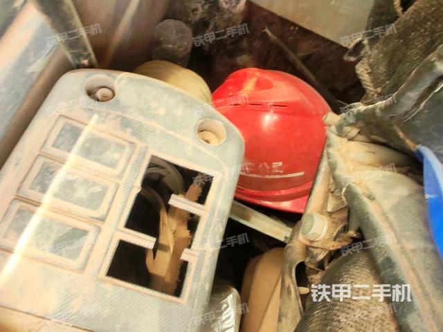 驾驶室左前45度(驾驶室部分) 驾驶室左前45度(驾驶室部分)