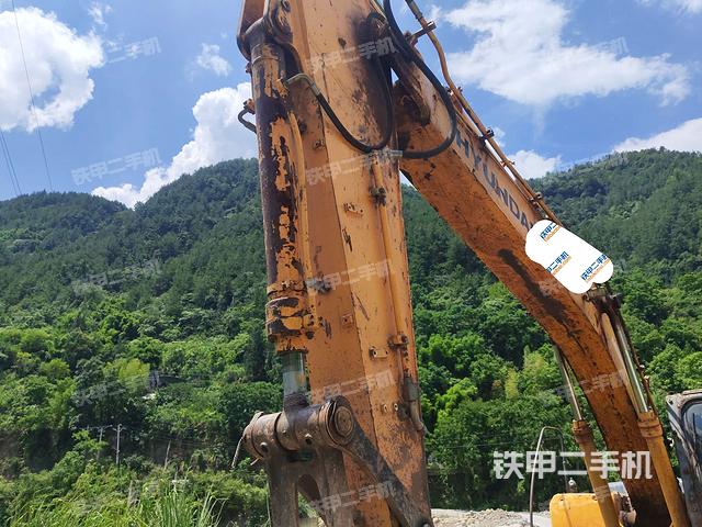 小臂整体左后(工作和回转装置) 小臂整体左后(工作和回转装置)