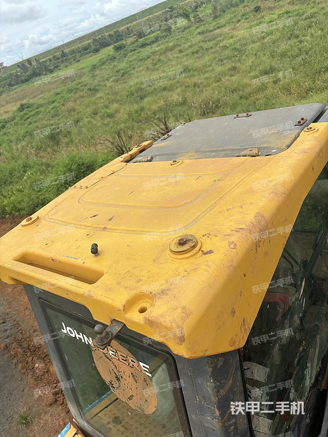 駕駛室頂部(整機外觀) 駕駛室頂部(整機外觀)