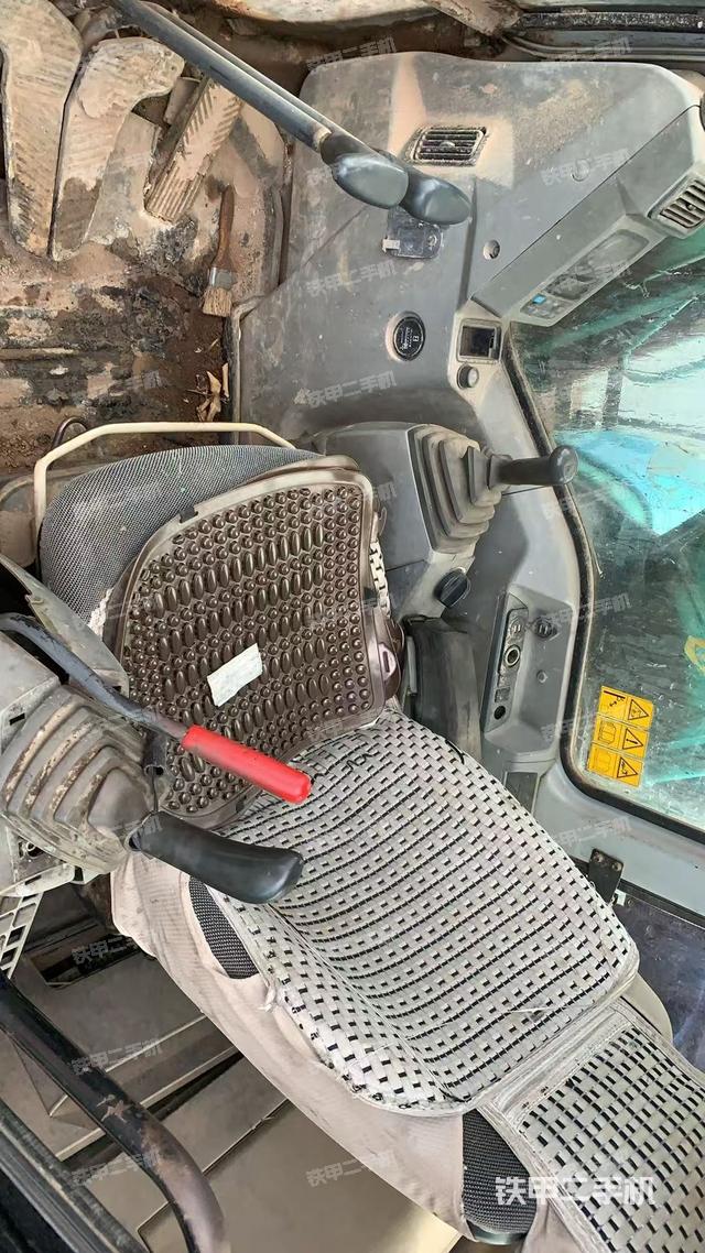 驾驶室整体(整机外观) 驾驶室整体(整机外观)