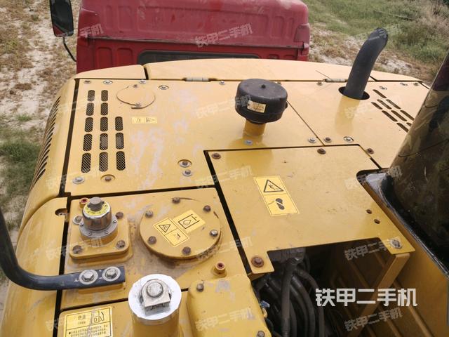驾驶室顶部(整机外观) 驾驶室顶部(整机外观)