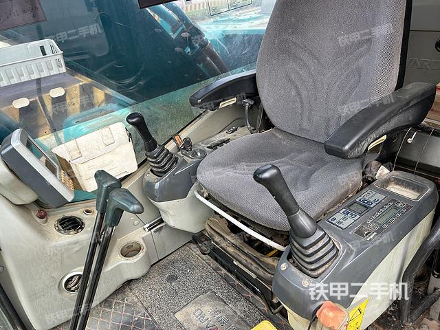 驾驶室整体（整机外观）