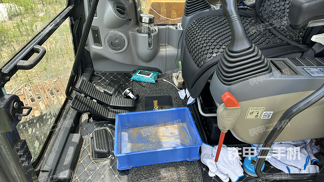 驾驶室整体（整机外观）