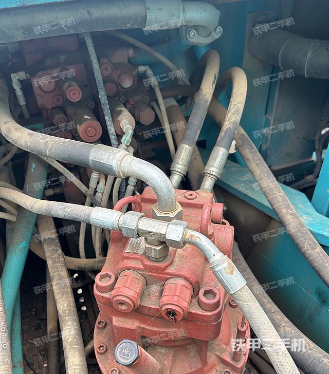 回转马达和主控阀（整机外观）