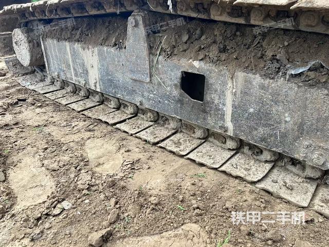 单侧履带整体(整机外观) 单侧履带整体(整机外观)
