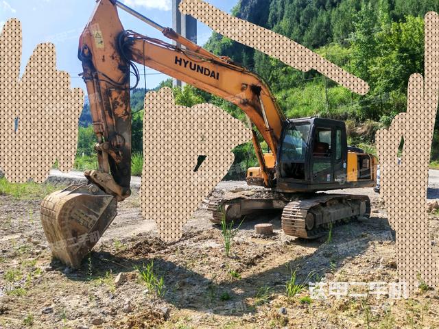 現(xiàn)代R225LC-7挖掘機