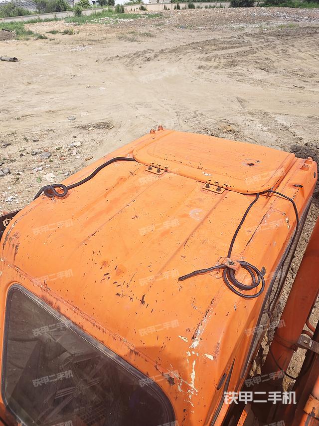 駕駛室頂部(整機外觀) 駕駛室頂部(整機外觀)