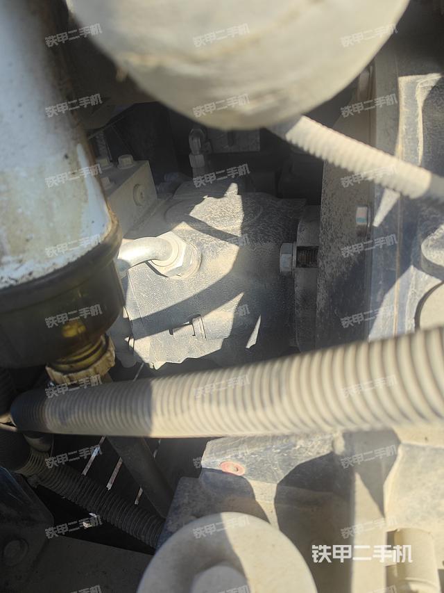 液壓泵艙室正面整體(整機(jī)外觀) 液壓泵艙室正面整體(整機(jī)外觀)