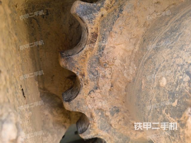 左导向轮(行走机构) 左导向轮(行走机构)