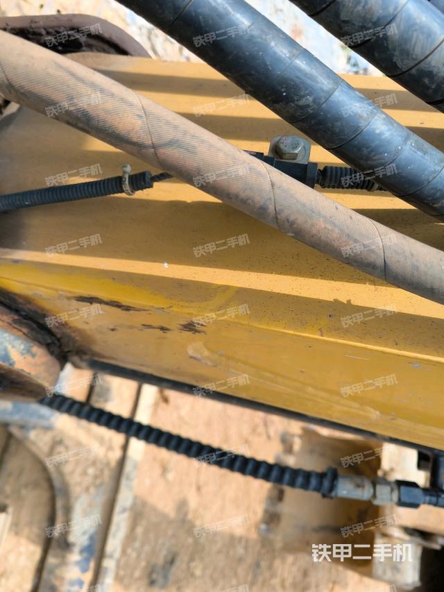 铲斗右后整体(工作和回转装置) 铲斗右后整体(工作和回转装置)