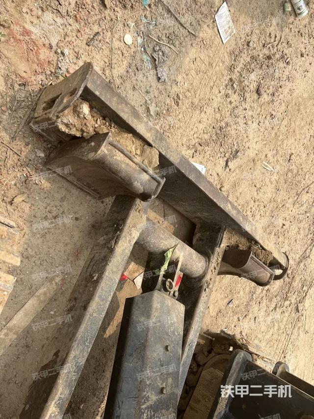 回转马达和主控阀（整机外观）