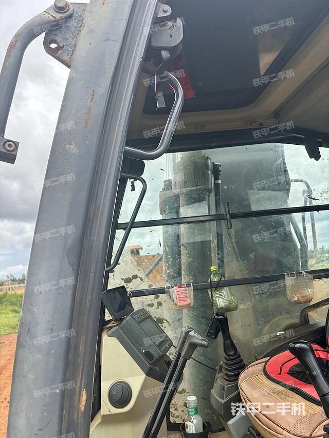 駕駛室整體(整機外觀) 駕駛室整體(整機外觀)