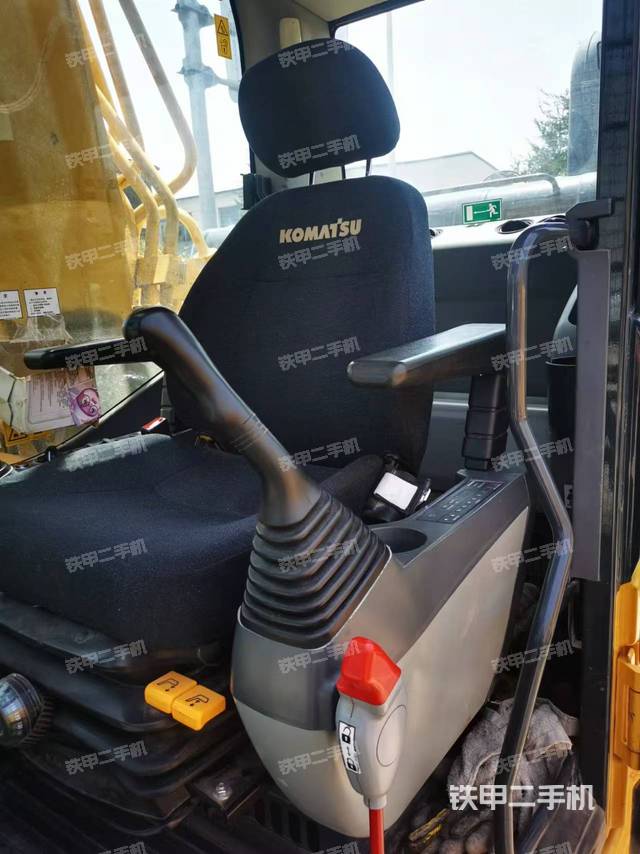 駕駛室頂部(整機外觀) 駕駛室頂部(整機外觀)