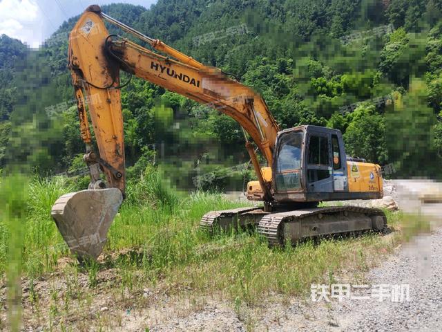 現(xiàn)代R225LC-7挖掘機(jī)