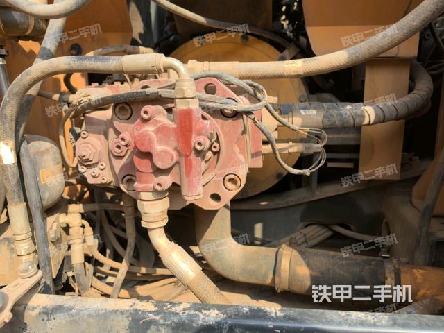 液压泵舱室正面整体(整机外观) 液压泵舱室正面整体(整机外观)