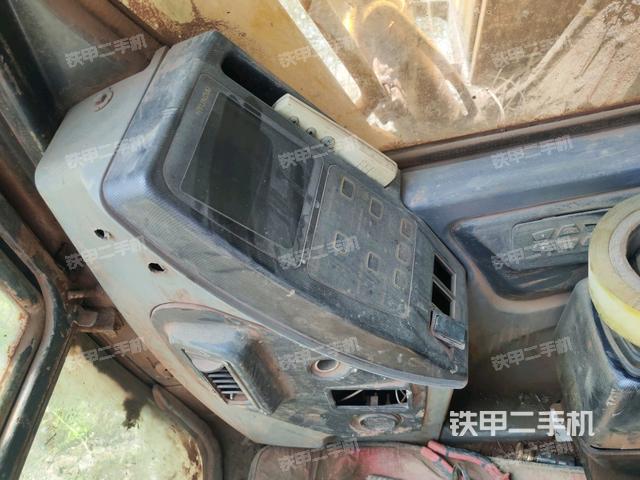 显示屏 (驾驶室部分) 显示屏 (驾驶室部分)