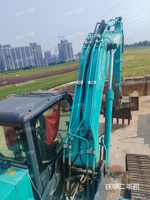 驾驶室顶部（整机外观）