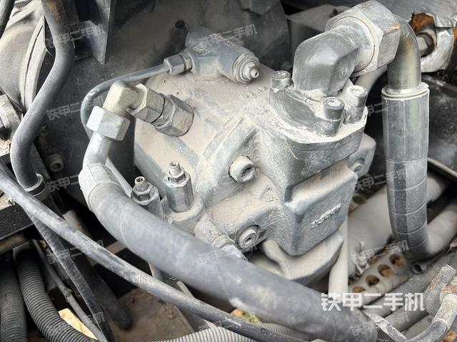 液压泵舱室正面整体(整机外观) 液压泵舱室正面整体(整机外观)