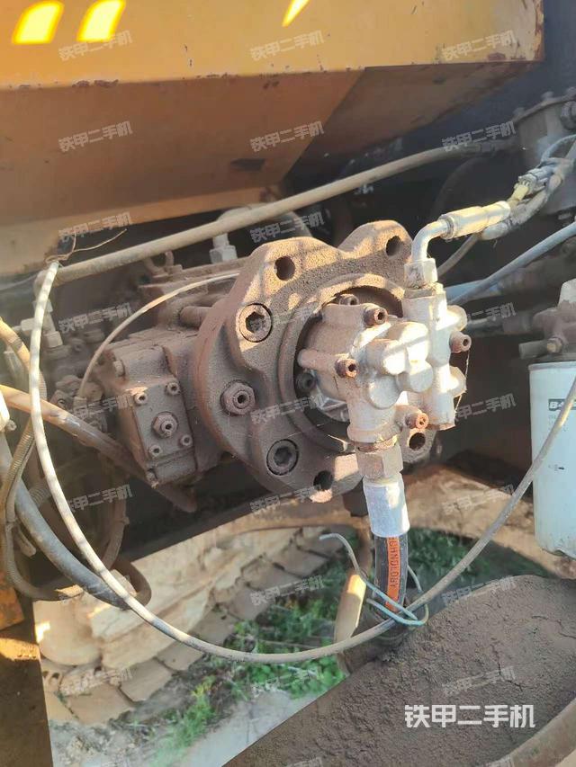 液壓泵艙室正面整體（整機(jī)外觀）